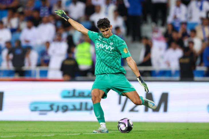 مواجهة جديدة مع كريستيانو رونالدو.. بونو يعود قبل ديربي الهلال والنصر